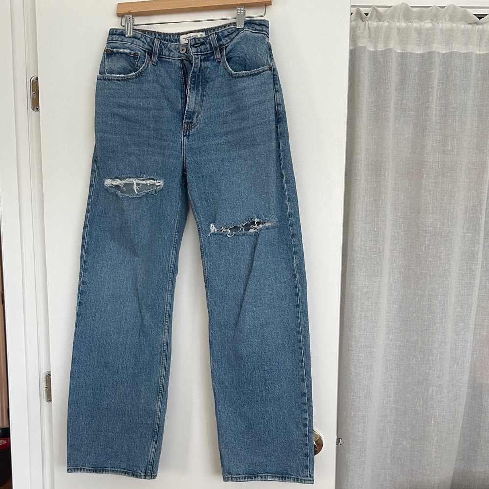 Abercrombie Curve Love 90s Relaxed High Rise Jean